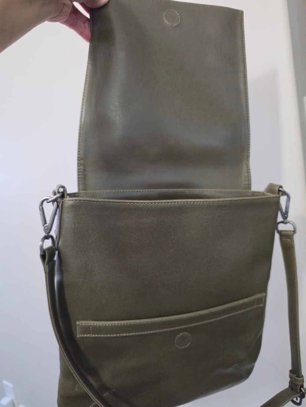 Matt & Nat Olive Green Vegan Leather Crossbody Tote Large - Picture 4 of 13